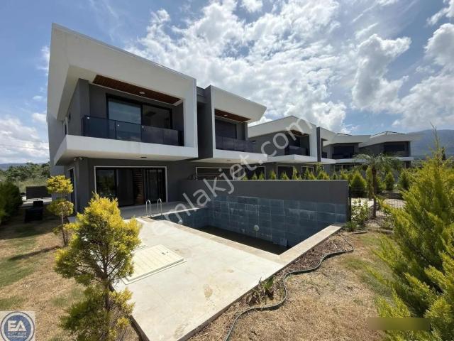 Özel Havuzlu Müstakil Tadında 3+1 Modern Dubleks Villa