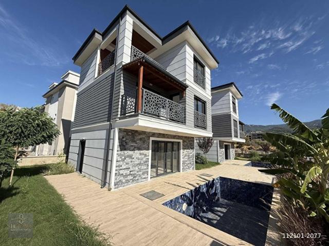 ÖZEL HAVUZLU TEK MÜSTAKİL 3+1 TRİPLEX VİLLA
