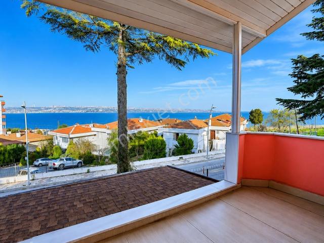 Özel Plajlı Sitede Deniz Manzaralı Tamamen Yenilenmiş Lüks Villa