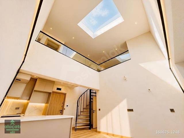 ÖZEL TASARIM STÜDYO BOŞLUKLU LOFT SKY WİNDOW'LU 2+1