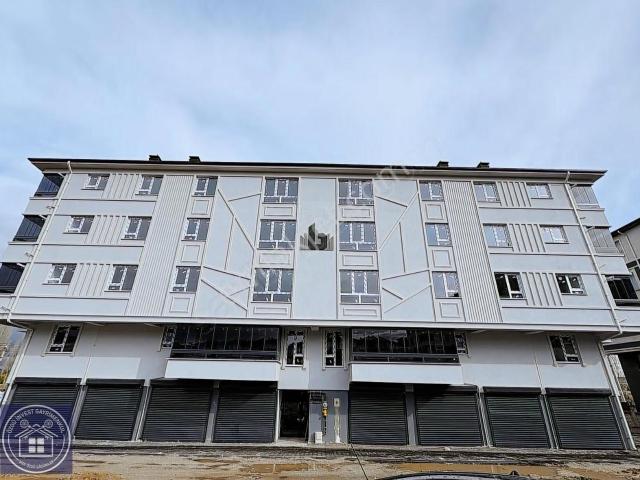 Özgü Gayrimenkul'den Dumlupınar'da Şahsi Garajlı Geniş 2+1 Daire