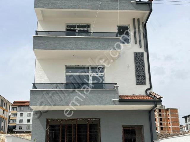 Özgü Gayrimenkul'den Zafertepe'de Satılık Müstakil Villa