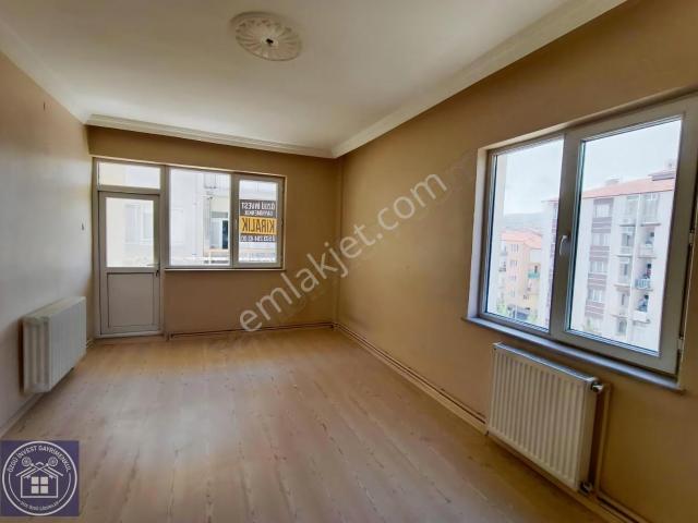 Özgü'den Belediye Karşısı Güney Cephe 2+1 Kiralık Daire