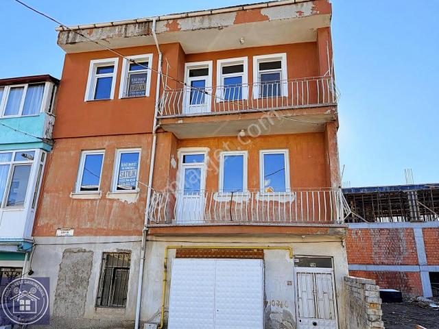 Özgü'den Cumhuriyet'te Çevre Yoluna Yakın 3 Katlı Müstakil Bina