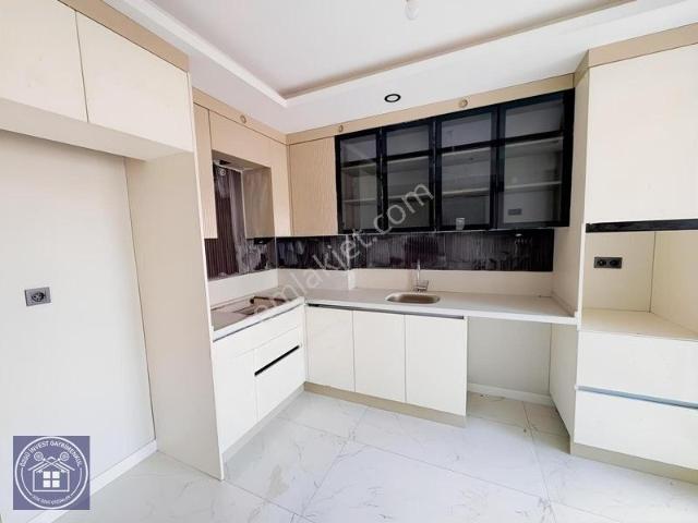 Özgü'den Dumlupınar'da Şahsi Garajlı Site İçi Lüks 2+1 Daire
