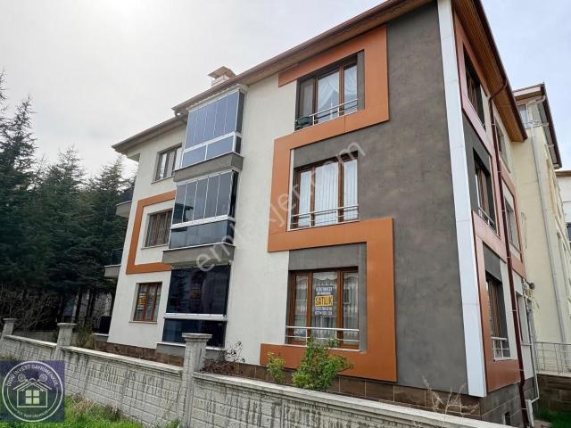 Özgü'den Yunusemre'de Manzaralı Ve Üç Cepheli Satılık 3+1 Daire