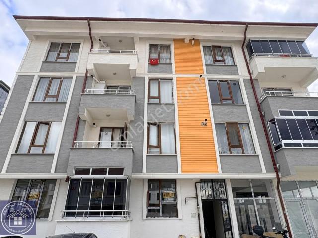 Özgü'den Zafertepe'de Caddeye Yakın Kiralık 2+1 Daire