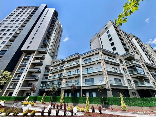 ÖZGÜL EMLAK'tan ULTRA LÜX SİTEDE Y.ISITMALI K.OTOPARKLI 724 GÜVENLİKLİ SIFIR 2+1 KİRALIK DAİRE