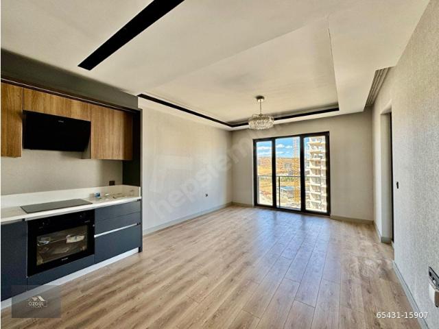ÖZGÜL EMLAK'tan LÜX SİTEDE YERDEN ISITMALI ASANSÖRLÜ FULL YAPILI MASRAFSIZ 2+1 SIFIR KİRALIK DAİRE