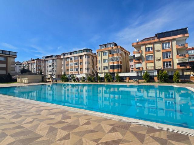 Özgün Emlaktan 4+1 185 M2 Havuzlu Güvenlikli Lüx Sitede Kiralık Daire