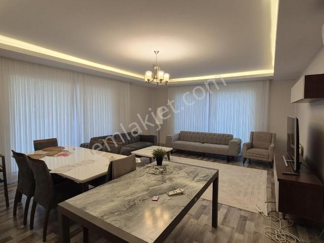 Özgün Gm'den Güzelyurt'ta Havuzlu Sitede Satılık 4+1 Daire