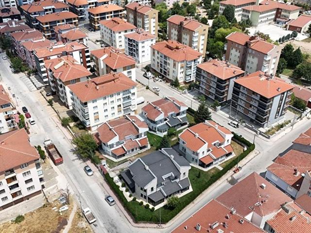 ÖZGÜN'DEN EMEK MAHALLESİ MÜKEMMEL KONUM 2+0 APART DAİRE