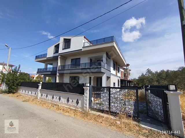 ÖZGÜNDEN İSKELEDE 5+1 Bahçeli Tribleks Villa