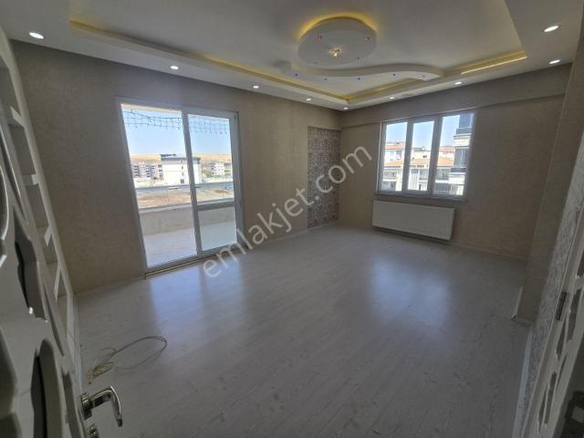 Özgür Emlak | Belkız'da Kiralık 2+1 Lüks Daire Okul Karşısı