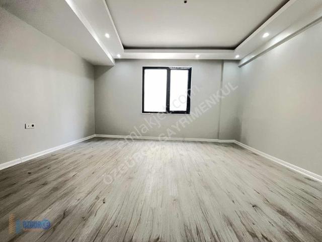Özgürce Gyd'den Gebze Marmaray Durağı Yakını E5 Yanı 4+1 Daire