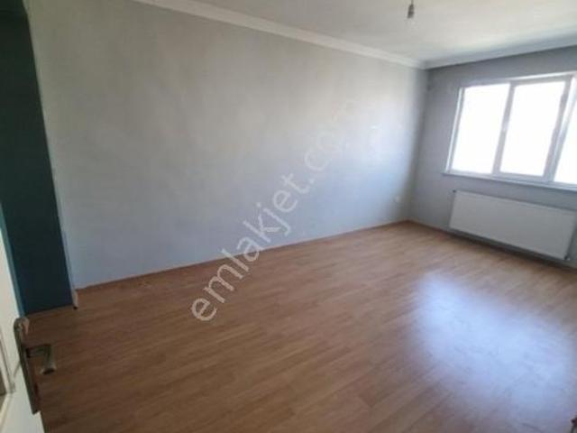 Özgürlük Mahallesinde 3. Katta 2+1 Arakat 90 M2 Kiralık Daire