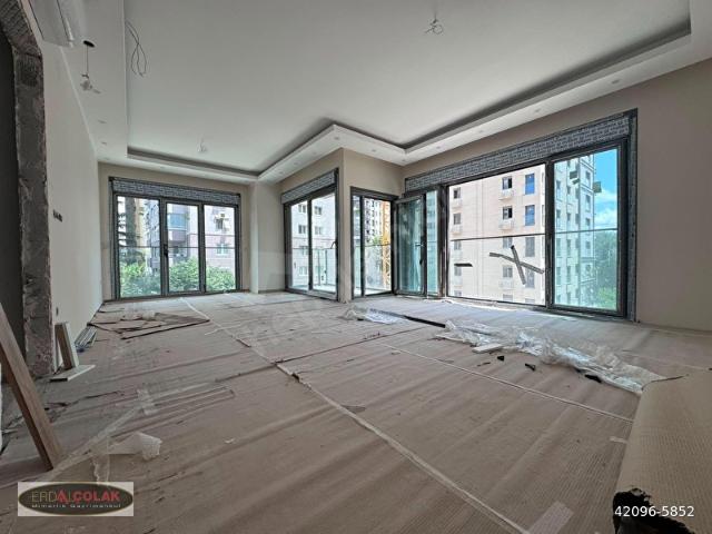 ÖZGÜRLÜK PARKIN'A CEPHE 122 M2 NET GENİŞ BALKONLU SİTE'DE 4+1
