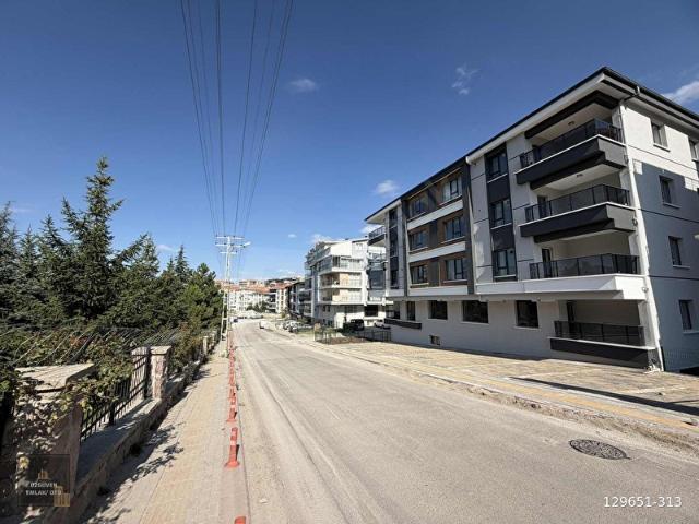 ÖZGÜVEN EMLAK'TAN KARAPÜRÇEK'TE 4+1 KÖY PARK MANZARALI 0 DAİRE