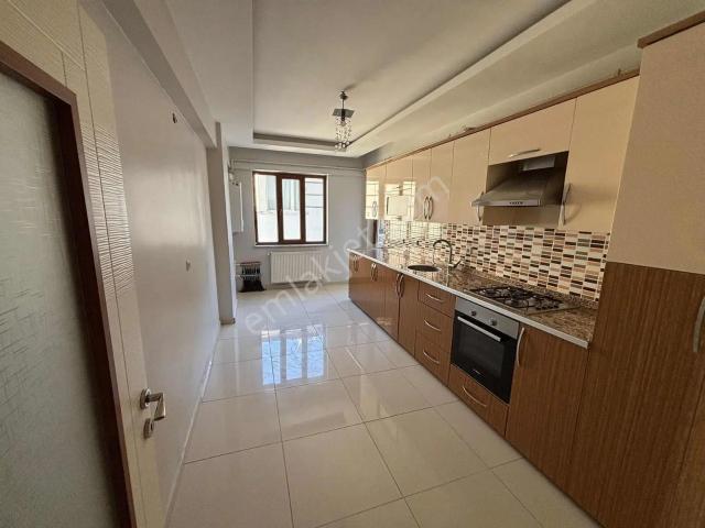 Özhan'dan Hasanbey Ana Cadde Üzerinde 3+1 Lüx Kiralık Daire