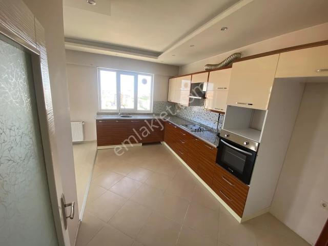 Özhan'dan Selçuklu Mahallesin'de 3+1 Kiralık Daire