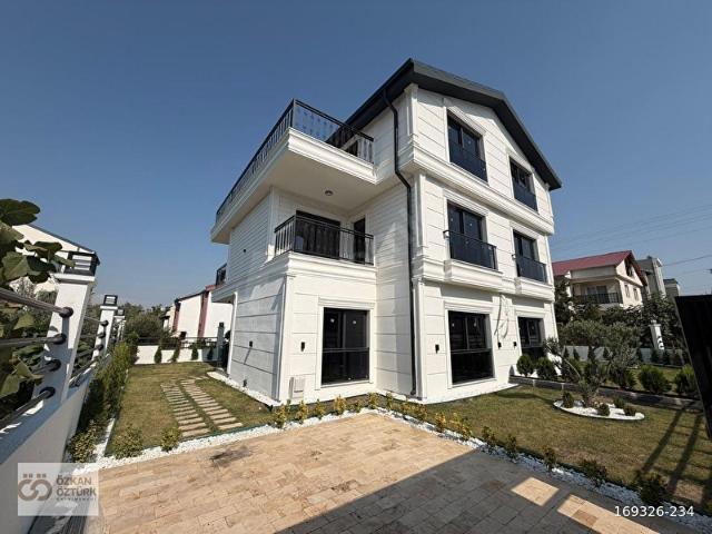 ÖZKAN ÖZTÜRK'ten ULTRA LÜKS SATILIK VİLLA