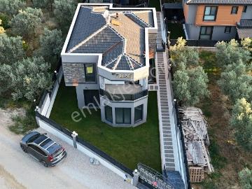 Özkandan Umurbeyde Bahçeli Müstakil Satılık 4+1 Lüx Yapılı Villa