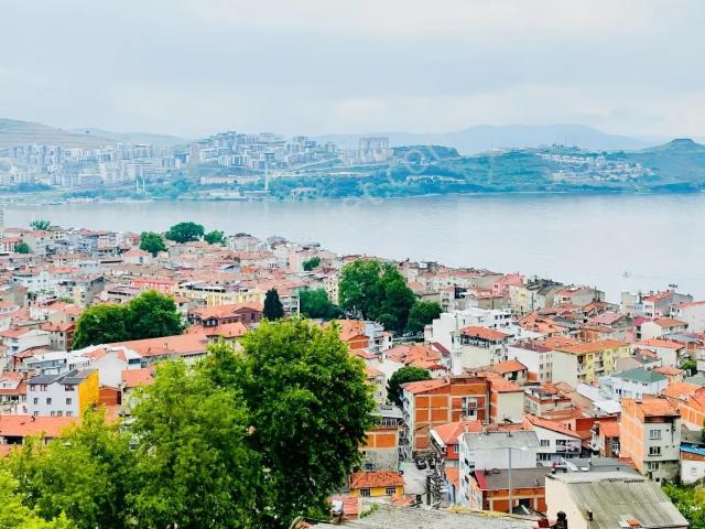 Özkandan Deniz Manzara asansörlü Bakımlı Kiralık 2+1 115 M Daire