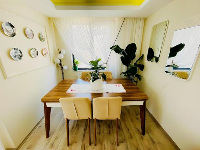 Özkan'dan Eşref Dinçer'de Satılık 3+1 135m² Arakat köşe Daire