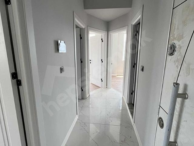 ÖZKAYA EMLAK'tan 8 KATLARDA SATILIK 2+1 ARAKAT DAİRE