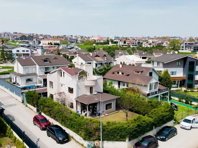 Özlüce 19 Mayıs Mahallesinde 5+1 Müstakil Köşe Parsel Villa