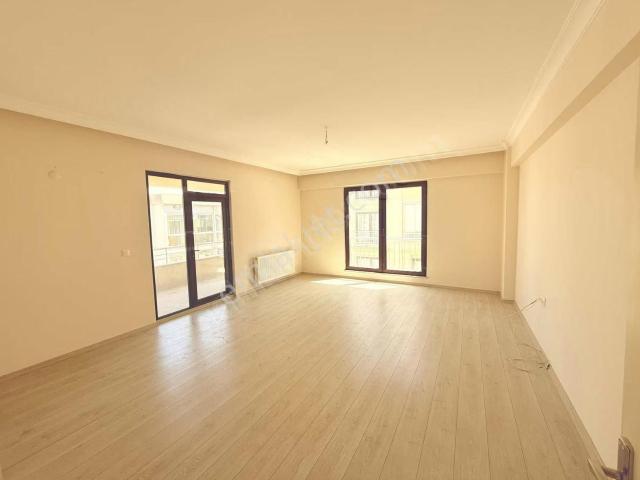 Özlüce Bulvarında Kiralık Geniş 3+1 Daire