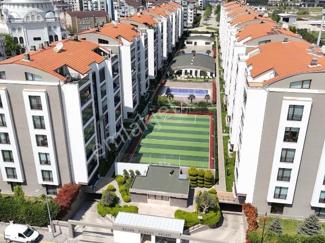 Özlüce'de Lüks 5+1 Teraslı Özlüce Metro İstasyonu Yakını Dubleks