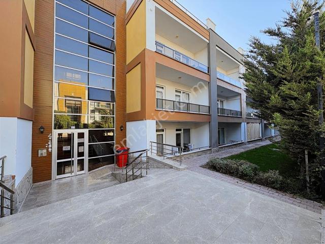 Özlem Yardımcı'dan Tramvay Hattında Eşyalı Kiralık 1+1 Daire