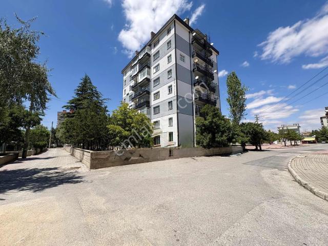 Özlem Yardımcı'dan Tramvay Hattında Kiralık 2+1 Daire
