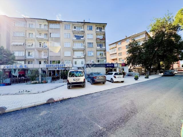 Özlem Yardımcı'dan Feritpaşa Mah'de Kiralık Ara Kat Daire