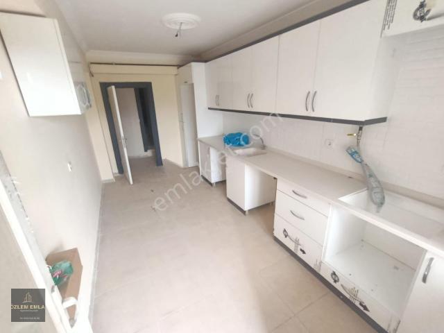 Özlem Den Kurtuluş Caddesinde İskanı Alınmış 3+1 Önce Kiralık Daire