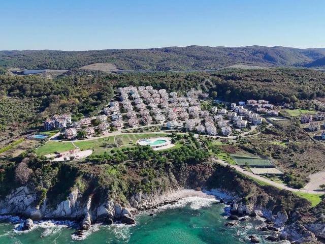 Özlem Karaca'dan Günbatımı Sitesinde Kısa Dönem Kiralık Villa