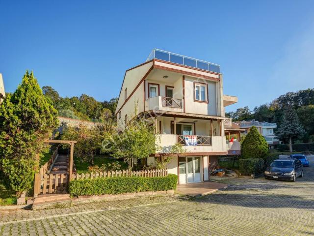 Özlem Karaca'dan Günbatımı Sitesinde Satılık Fourlex Villa