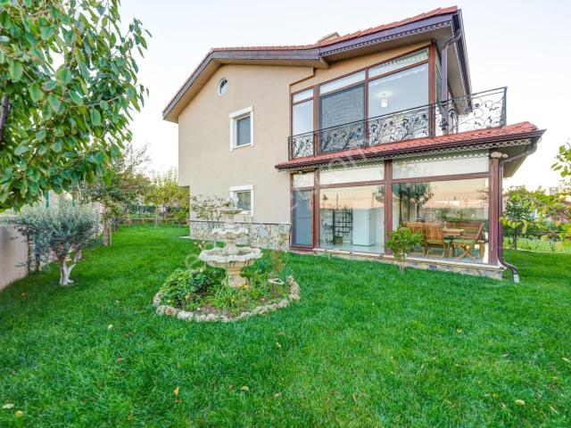 Özlem Karaca'dan İmrenli De 4+1 Muhteşem Lüx Villa