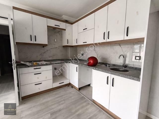 Özlem'den Bandırma Yenimahallede 1+1 Yerden Isıtma Kiralık Arakat Daire