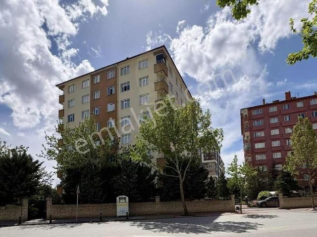 Özlemyardımcı'dan Stadyum Karşısı İfa Sitesinde Kiralık3+1 Daire