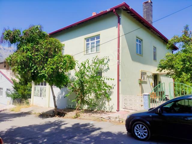Özpınar,dan Okullar Bölgesi 2 Kat Ev 350 M2 Ve Bahçe 807 M2