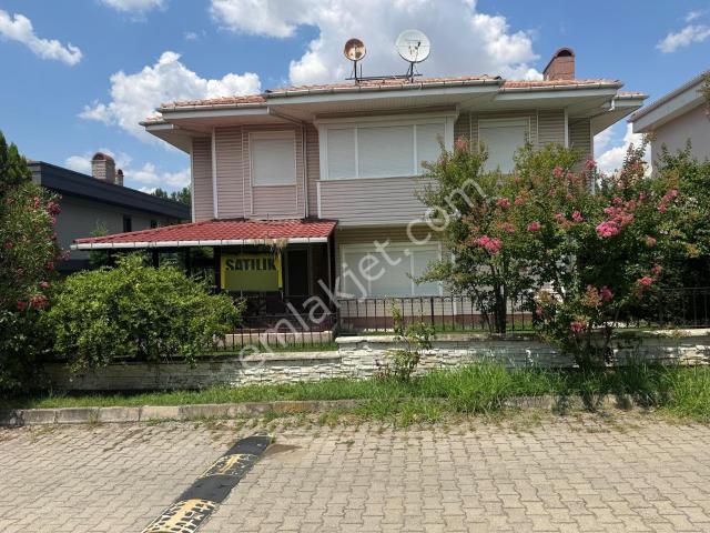 Özsoy Emlak Edirne'den Avrupa Kent'de Tadilat Görmüş Villa