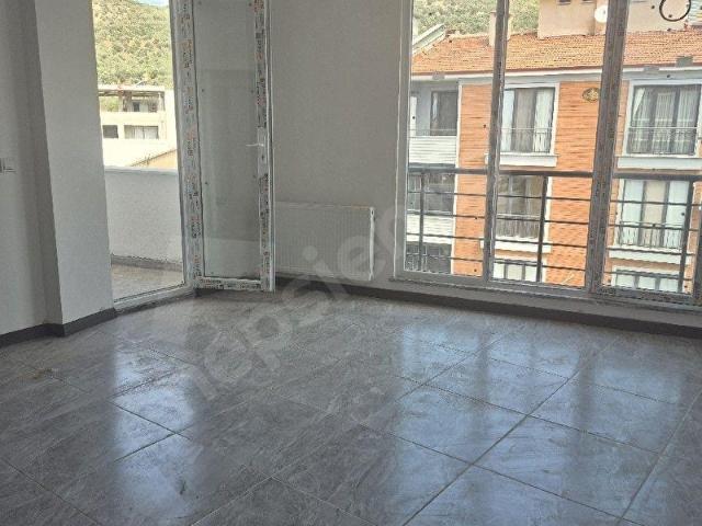 ÖZTÜRKOĞLU İNŞAAT EMLAKTAN BALIKESİR Edremit Tuzcumurat da satılık bir artı bir açık mutfaklı daire