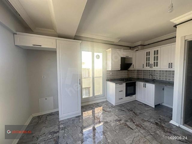 ÇÖZÜM EMLAK'TAN MURADİYE'DE 1+1 ARA KAT YERDEN ISITMALI DAİRE