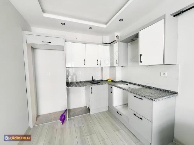 Çözüm Emlak'tan Muradiye Sıfır Eşyalı Ara Kat 1+1 Kiralık Daire