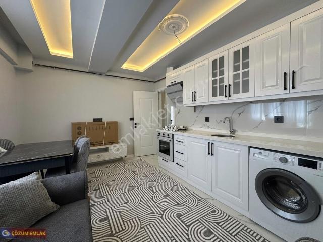 Çözüm Emlak'tan Muradiye Sıfır Eşyalı 1+1 Ara Kat Kiralık Daire