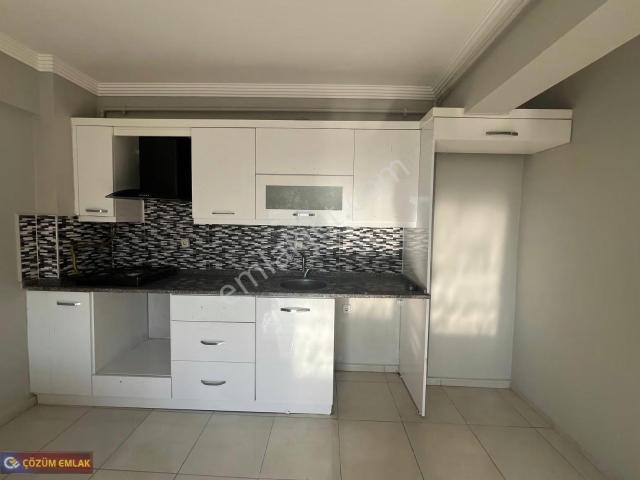 Çözüm Emlak'tan Muradiye'de 2+1 Ara Kat Asansörlü Kiralık Daire