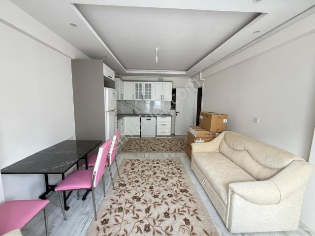 Çözüm Emlak'tan Muradiye'de Caddeye Yakın 2+1 Eşyalı Daire