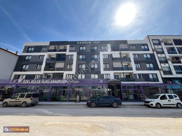Çözüm Emlak'tan Cadde Üzerinde 2+1 K.mutfaklı Kiralık Daire